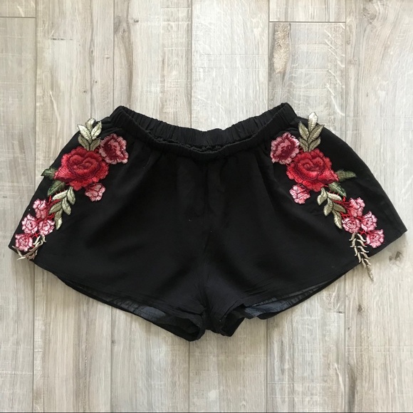 Pants - Floral Embroidered Shorts